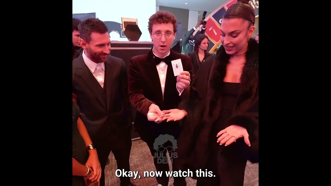 Pranking Lionel Messi with a magical spider  (Julius Dein)