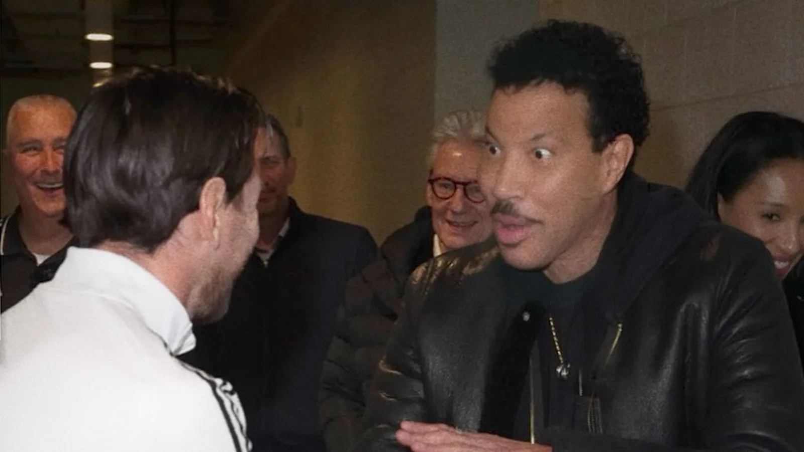 Lionel Messi rencontre enfin la légende de la pop qu’il a nommée comme les fans demandent « est-ce vrai? »