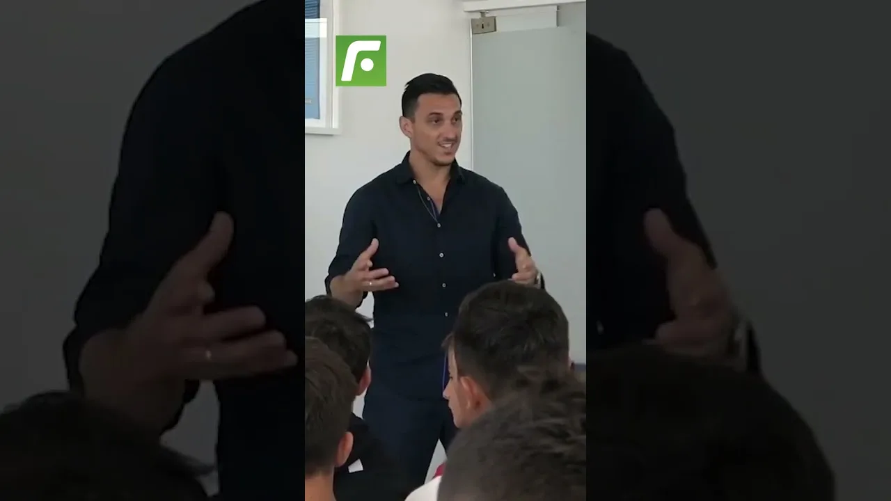 Se pele0 con Lionel Messi, fue borrado de la Selección,