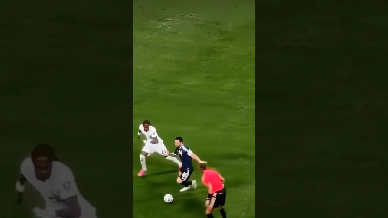 39 🔥 Leo Messi Legend vs World 🌏 #foryou #football #fifaworldcup #messiskills #fypシ