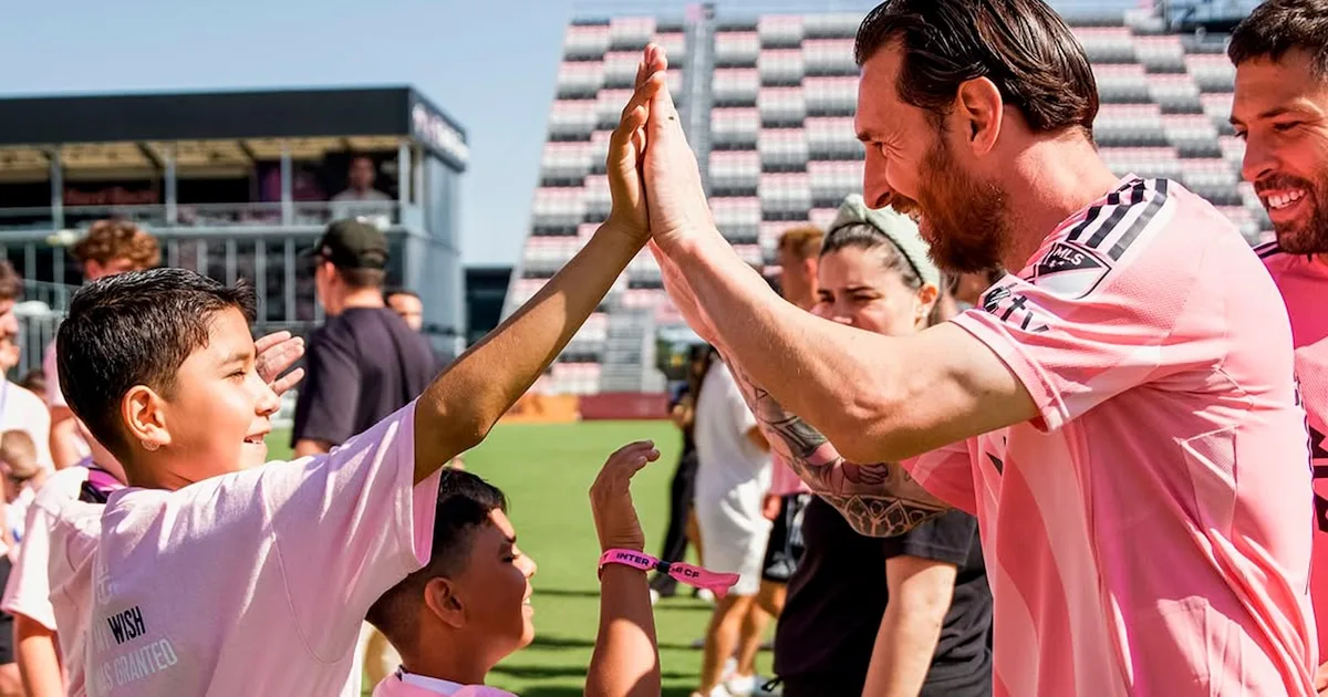 Le geste émotionnel de Lionel Messi avec 23 enfants à Inter Miami et son rôle d’acteur dans un classique de la télévision qui a provoqué une fureur