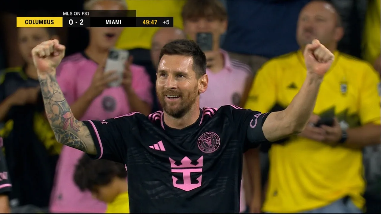 Lionel Messi marque deux buts dont un coup franc RIDICULE contre Columbus en première mi-temps