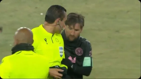 Lionel Messi provoque la suspension d’un arbitre