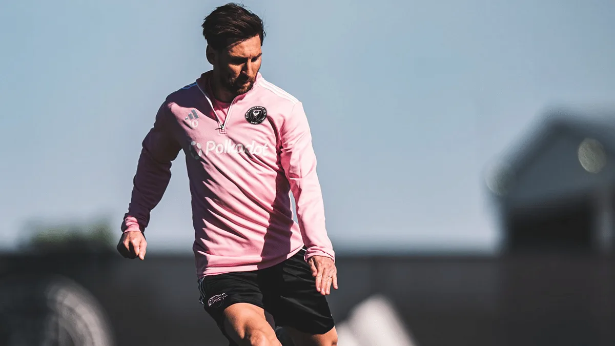 Lionel Messi attrape le cou de l’entraîneur adverse dans un affrontement chauffé après le match nul 2-2 d’Inter Miami contre le New York City FC; Vidéo