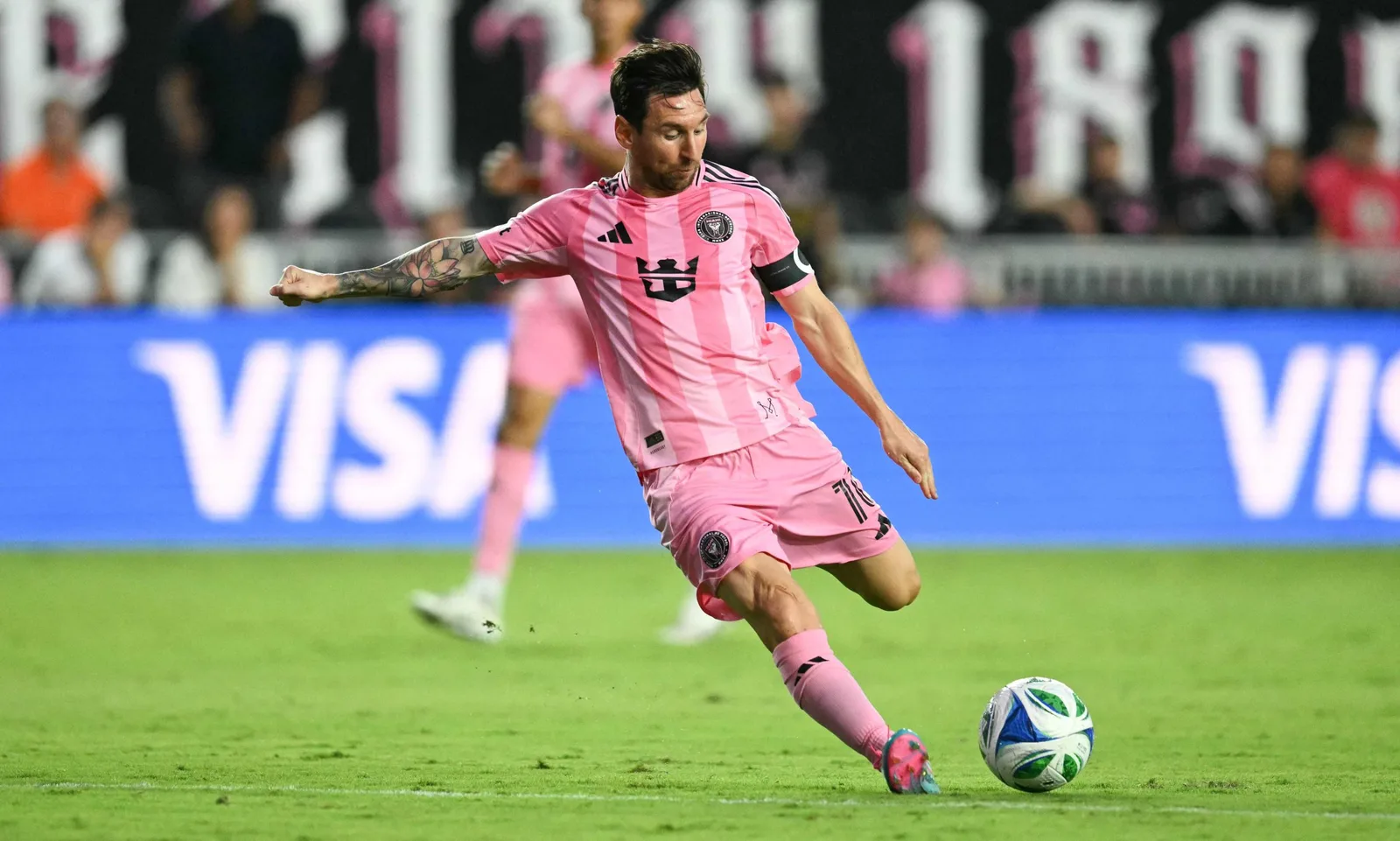 Lionel Messi marque deux fois, aide à la victoire 4-2 d’Inter Miami contre Montréal