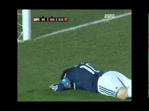 Lionel Messi misses big chance