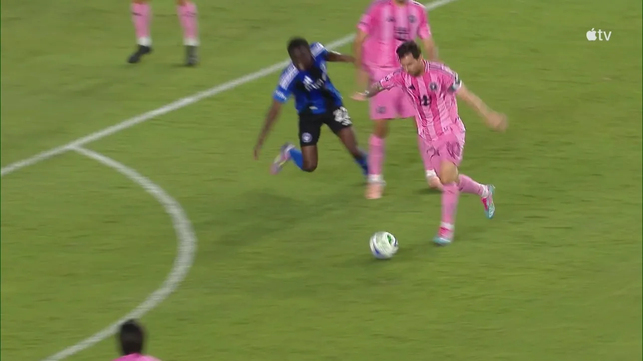 MLS : Jonathan Sirois impuissant devant le laser de Lionel Messi | Vidéo | RDS.ca