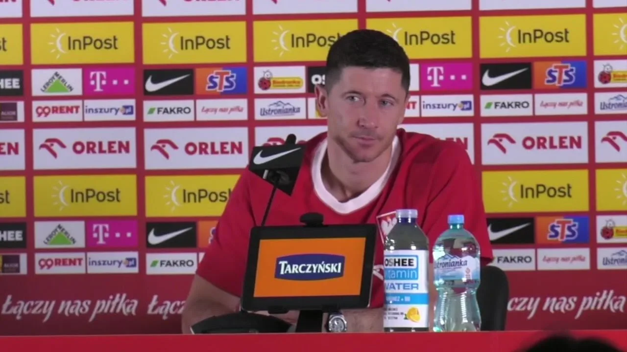 Robert Lewandowski's awkward Lionel Messi exchange with