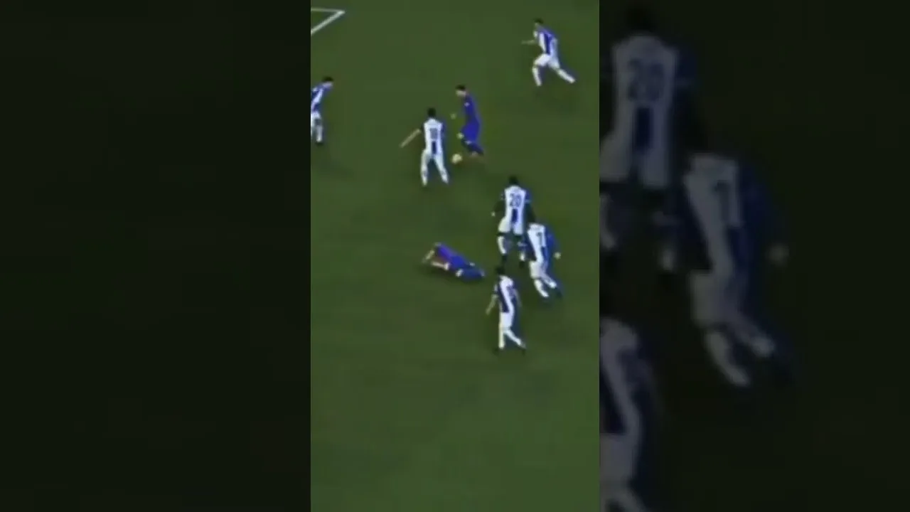 Leo Messi🐐 #messi #dribbling #fcbarcelona #shorts