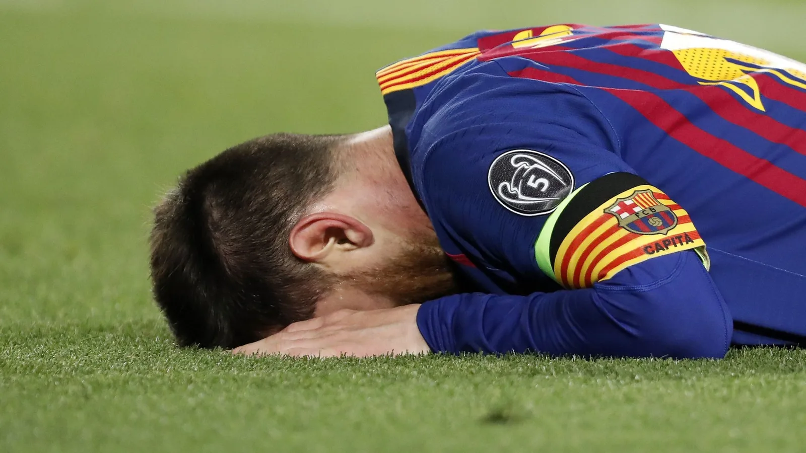 «  What A Miss  » – Lionel Messi a visiblement écrasé lorsque 97 millions de livres sterling flop ont raté la gardienne coûteuse contre Liverpool