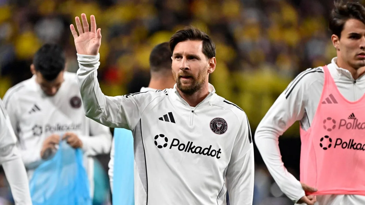 Des centaines de fans reçoivent Lionel Messi au Pérou où Inter-Play un match amical de Miami Inter contre l’université