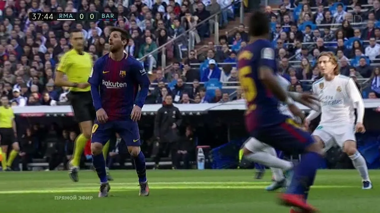 Lionel Messi sombrero vs Real Madrid HD