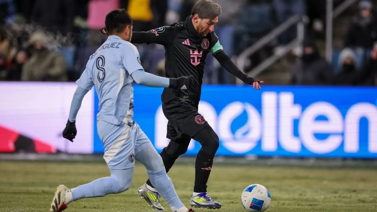 Lionel Messi défie le froid glacial pour marquer un étonnant à 37 ans, aide Inter Miami à remporter le match de la Coupe des champions