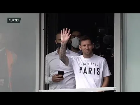 The moment Lionel Messi arrived At Paris ! Crazy Atmosphere