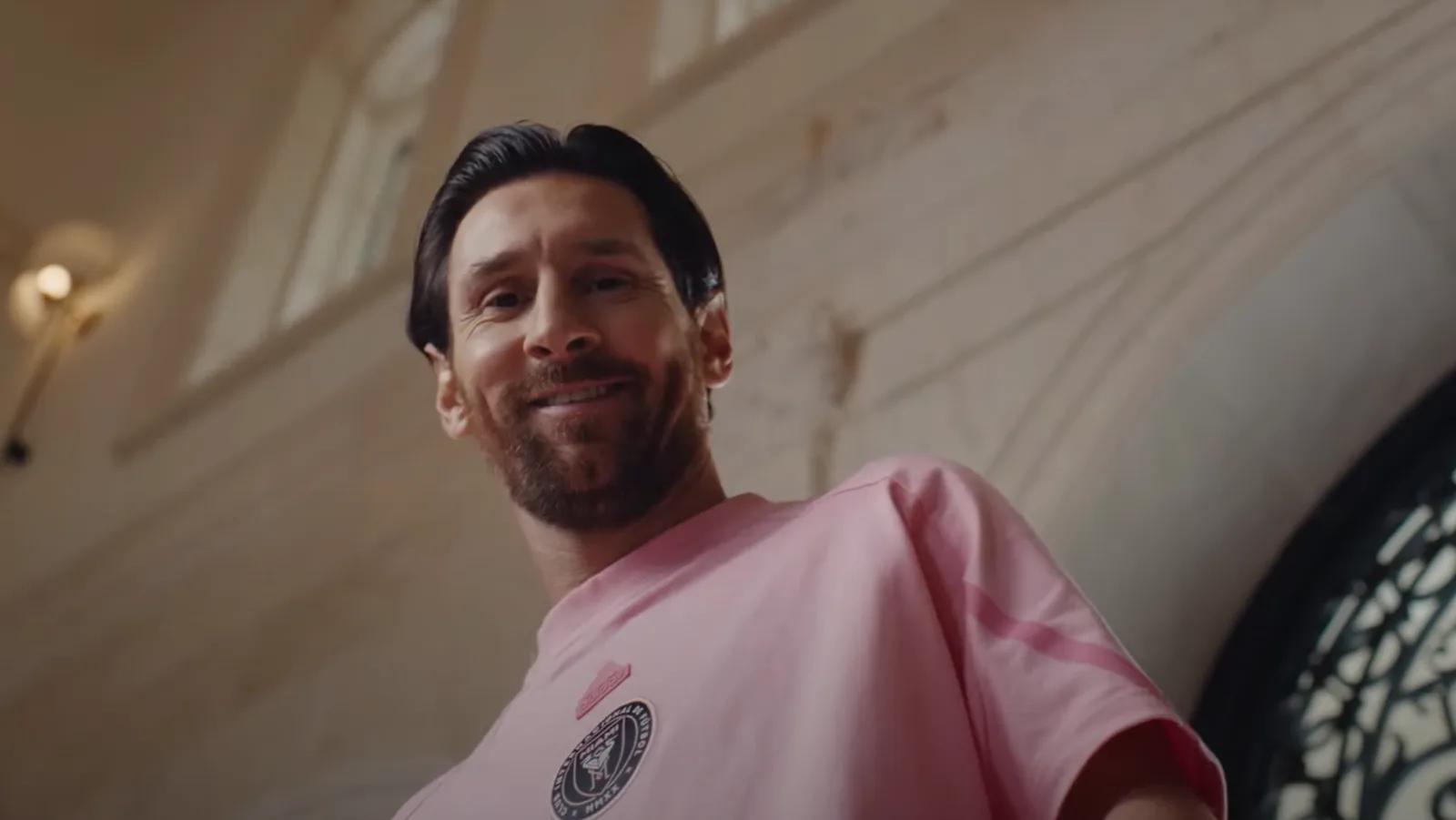 Lionel Messi utilise des compétences supérieures pour sécuriser Michelob Ultra pour la Coupe du Monde du Club FIFA