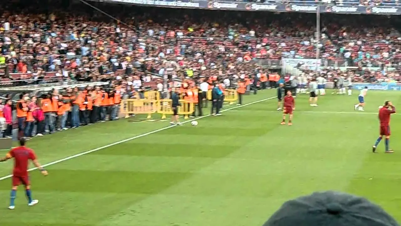 Awesome warming up session of Leo Messi and Dani Alves FC