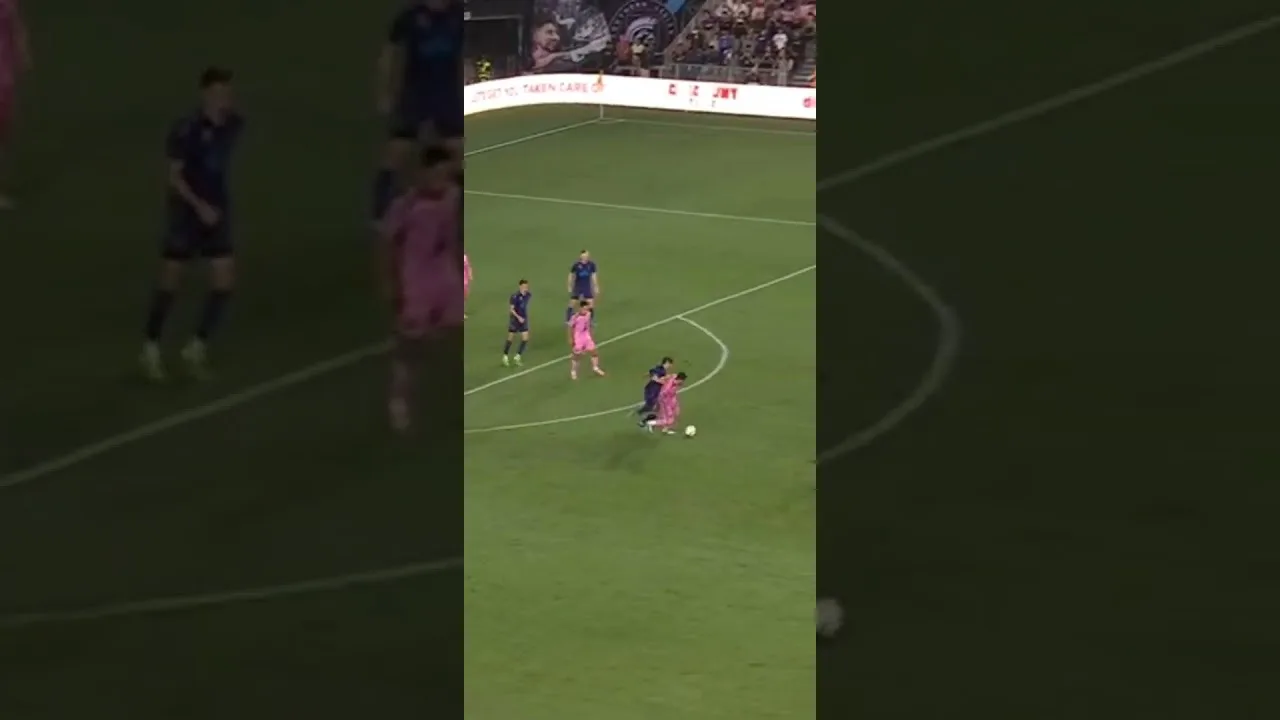Lionel Messi Dribbles puissants contre 5 joueurs 28/09/2024