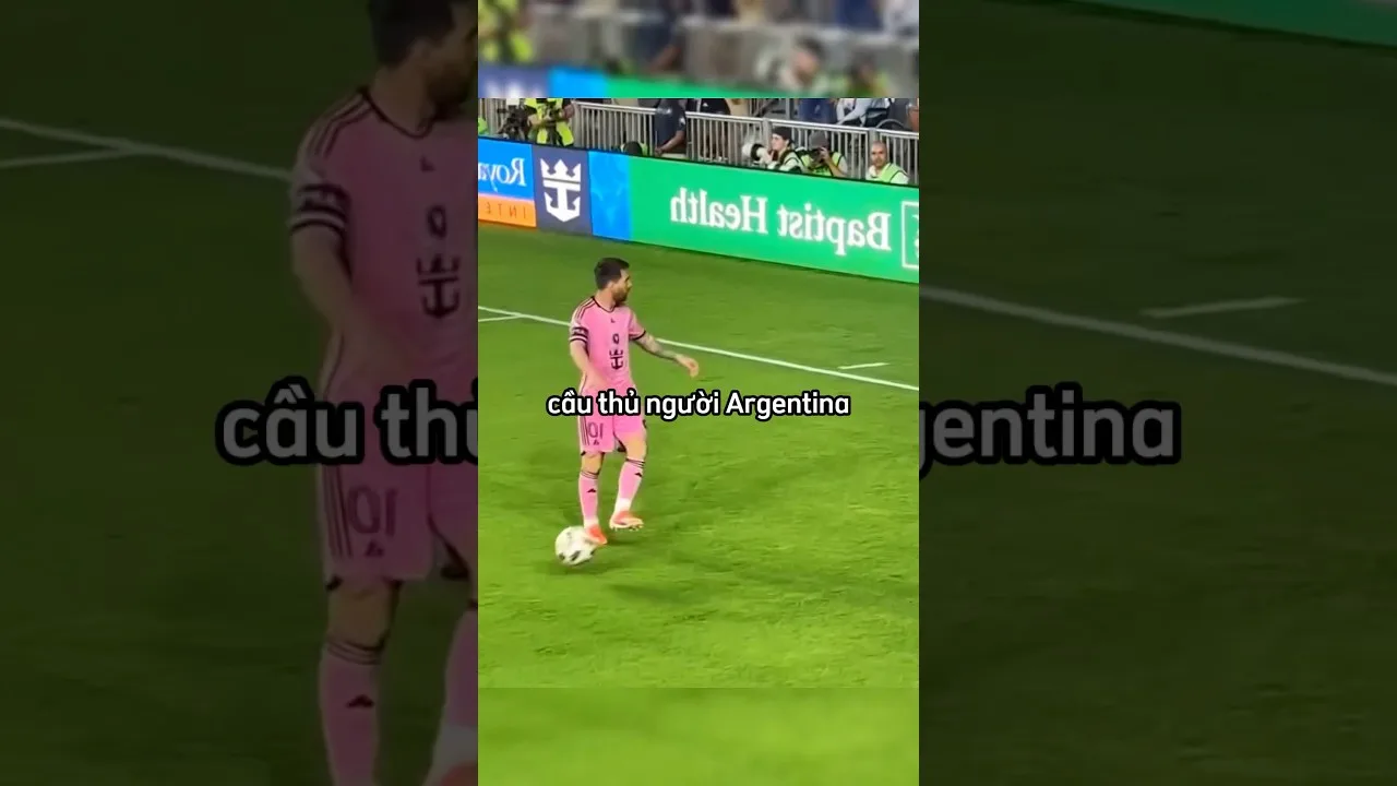 Lí do messi từ chối nhận bóng từ vệ sỹ của mình 🙄