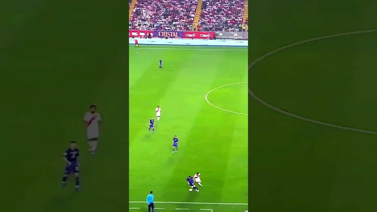 Leo Messi Crazy Dribbling 🤯 #messi #shorts