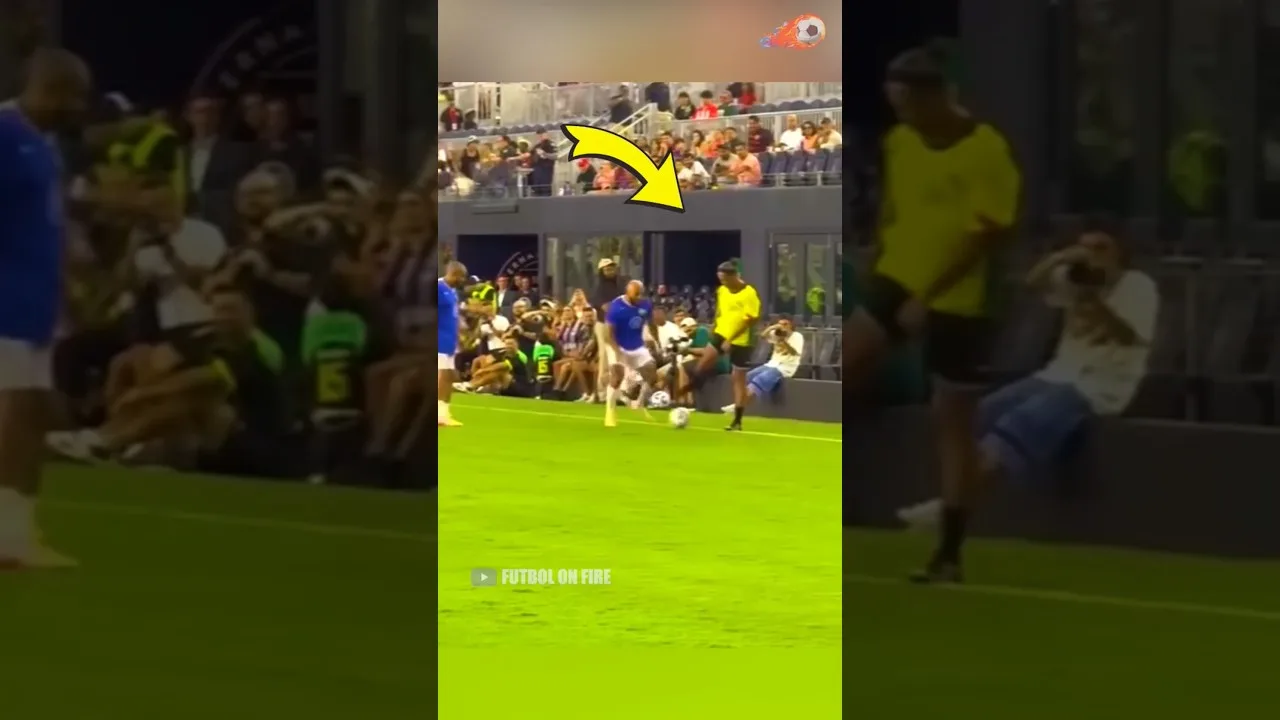 Ronaldinho humilló al Seguridad de Lionel Messi #futbol #messi #ronaldinho #shorts