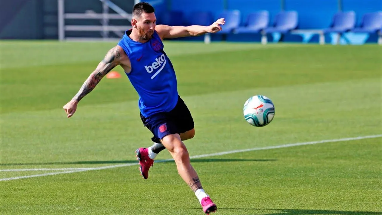 Lionel Messi – Amazing Tricks and Skills in Training – Is He