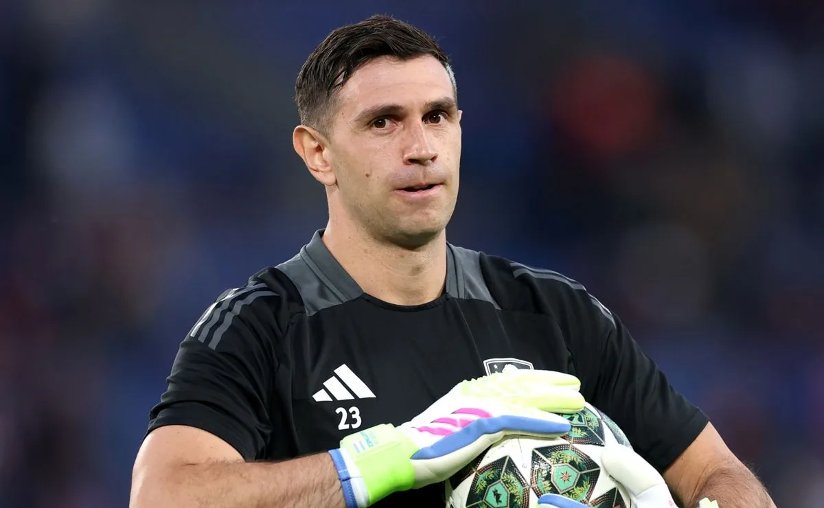 Le coéquipier de l’Argentine de Lionel Messi en larmes: Emiliano Martinez quitte Aston Villa pour la ligue saoudienne de Cristiano Ronaldo?
