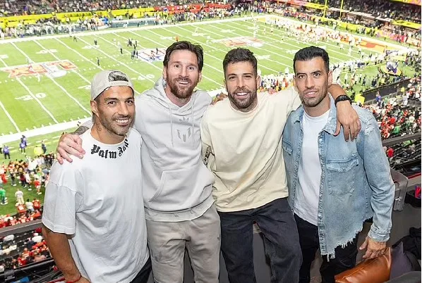 Lionel Messi mène l’ancien soirée des garçons de Barcelone au Super Bowl dans la suite de luxe