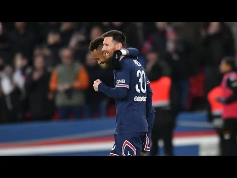 Así fue el gol de LIonel Messi en el PSG y la hinchada se