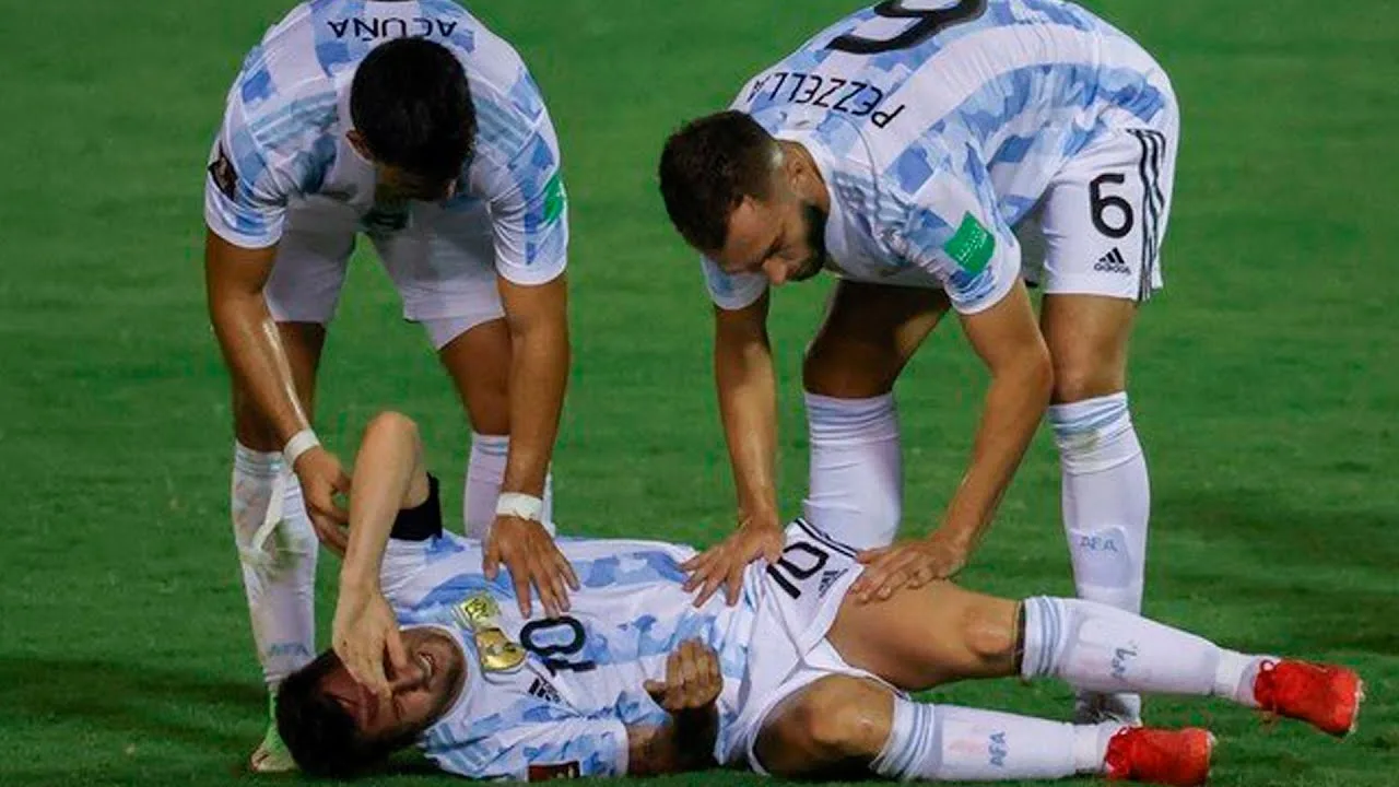 Mirá cómo le quedó la pierna a Messi después del patadón