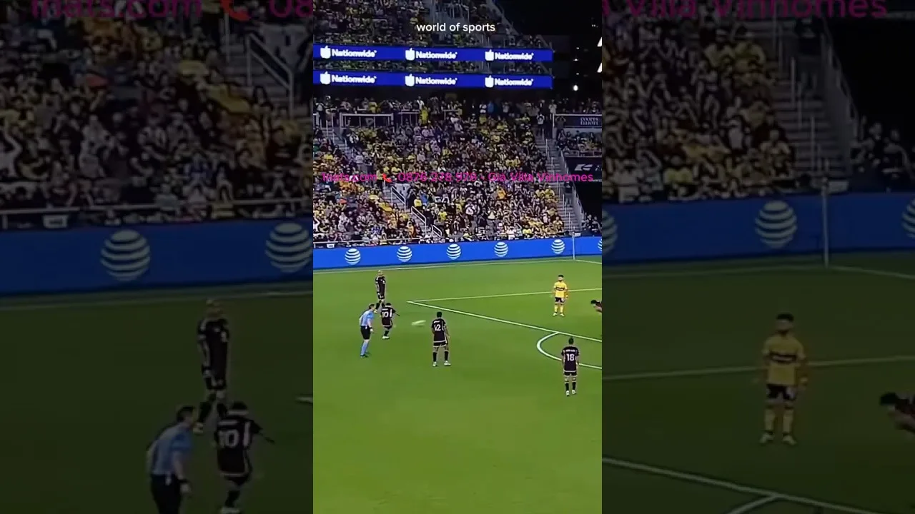 ⚽️ Compétences de dribble de Messi💎Leo Messi tire un coup franc en dehors de la surface avec une courbe parfaite qui laisse le gardien impuissant