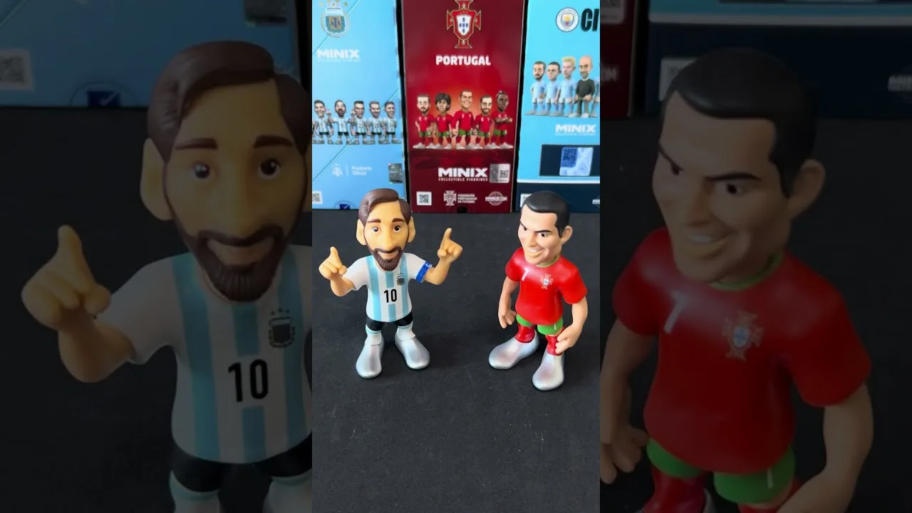 Satisfaisant avec le déballage et la revue Cristiano Ronaldo et LIONEL MESSI Toys l ASMR Vidéos Shorts