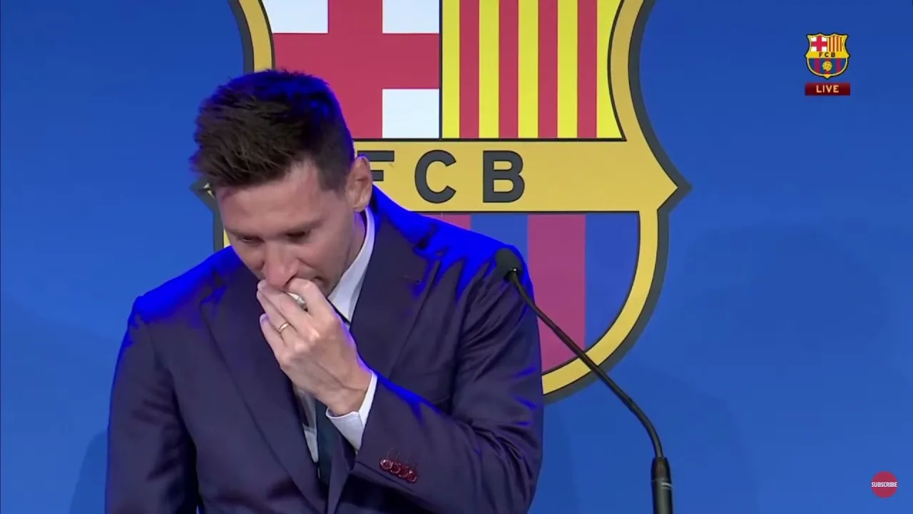 Leo Messi last press-conference standing ovation