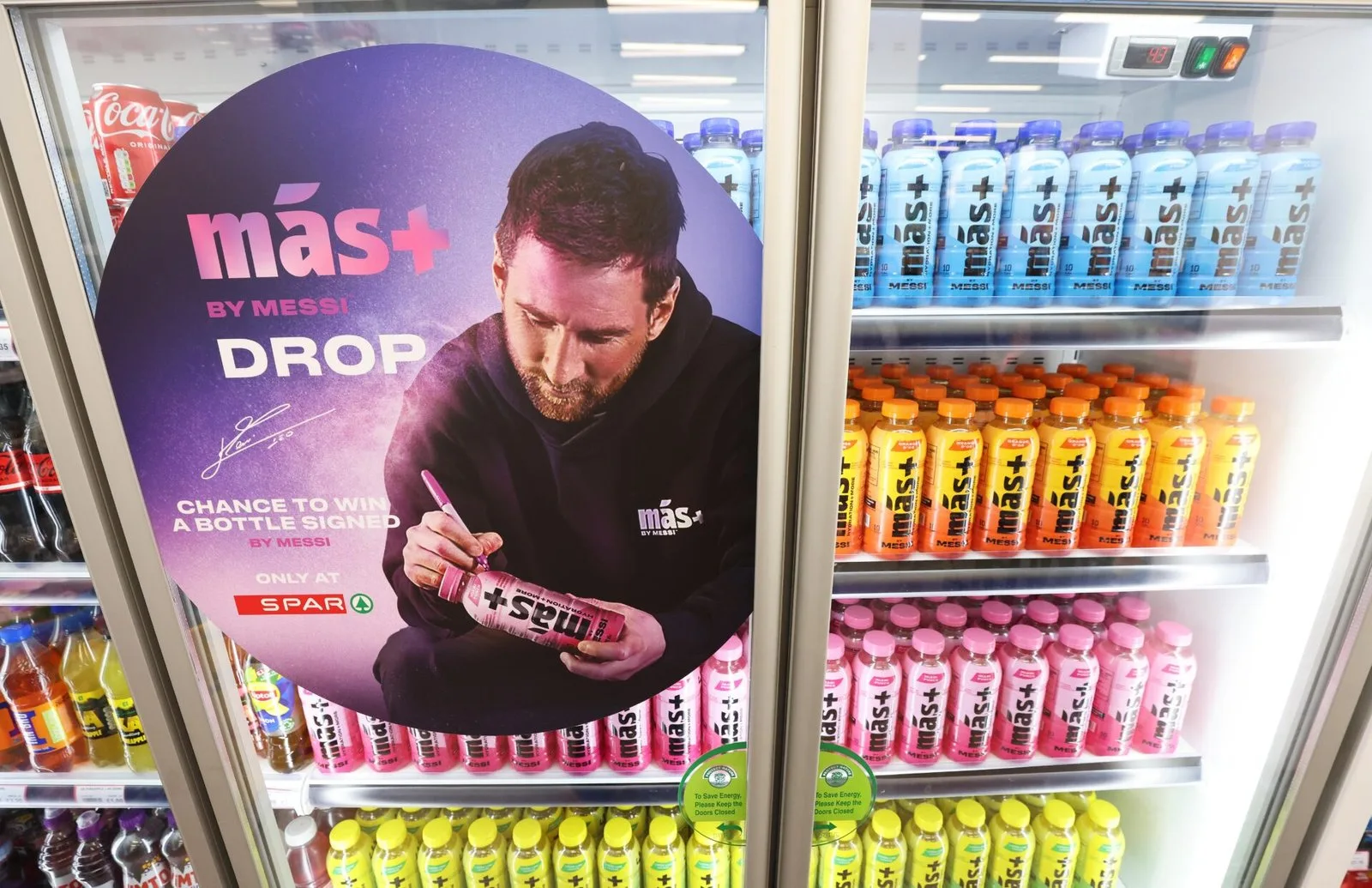 Leo Messi laisse tomber des bouteilles spéciales signées à la main dans 10 magasins, dont Liverpool
