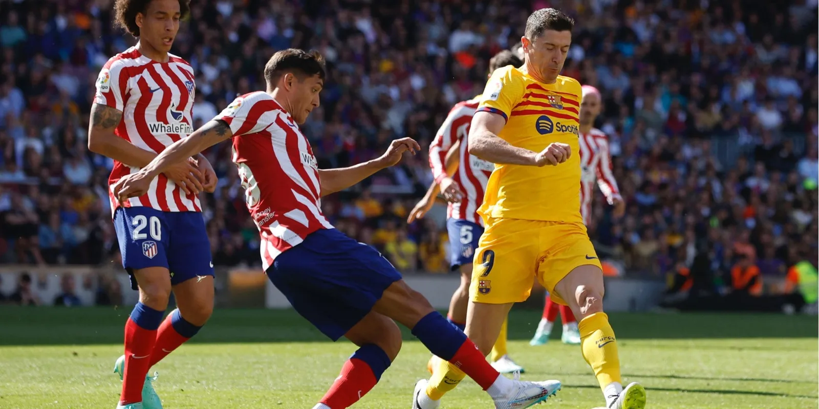 Liverpool se positionne pour 29 M £ + Star qui est aimé par Lionel Messi