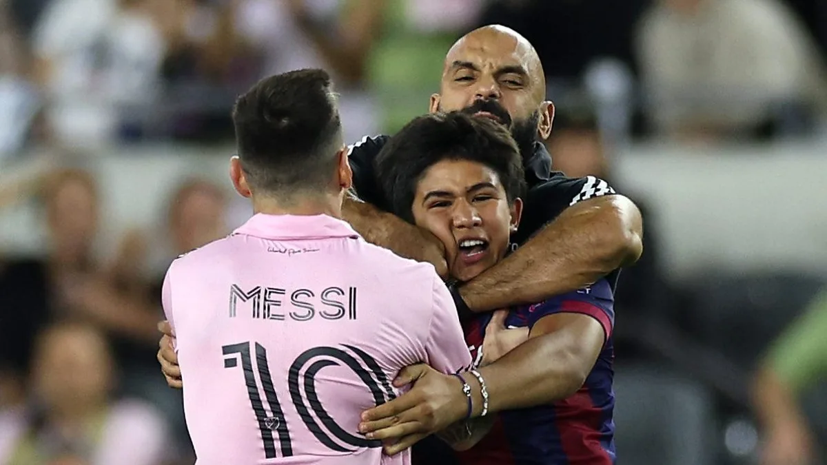 Lionel Messi’s Viral Bodyguard Limited d’Inter Miami Touchline – NBC Los Angeles
