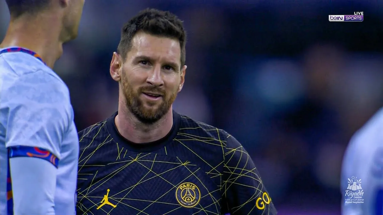 Lionel Messi Crazy Performance vs Ronaldo Ronaldo Team  !
