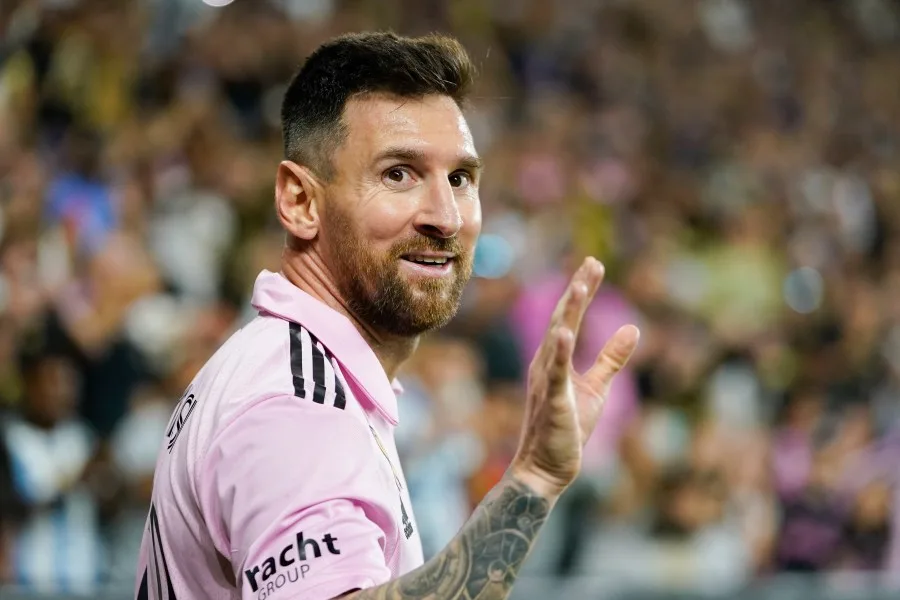 Lionel Messi glissera le tacle dans le stade Raymond James