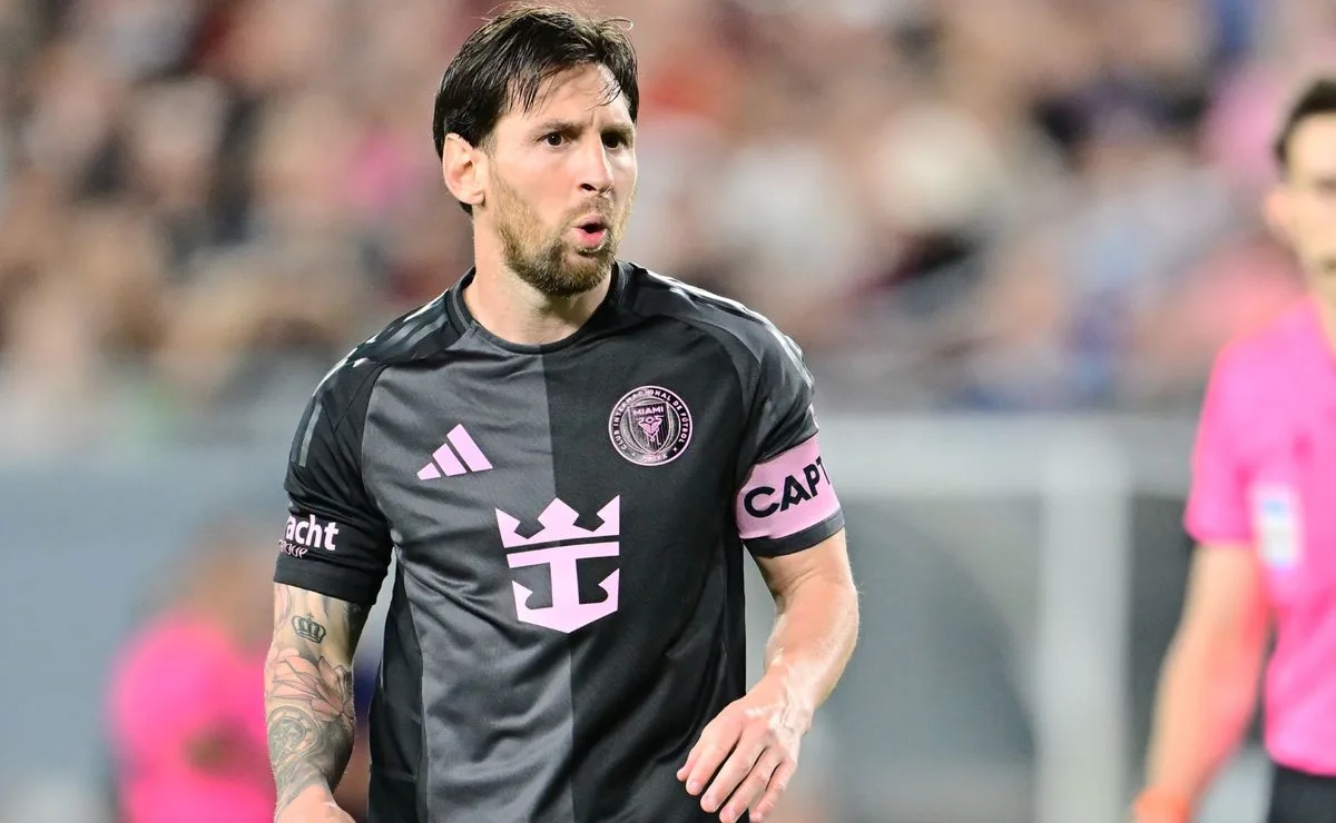 L’interaction particulière de Lionel Messi avec l’arbitre mexicain invite la Concacaf à imposer de fortes sanctions
