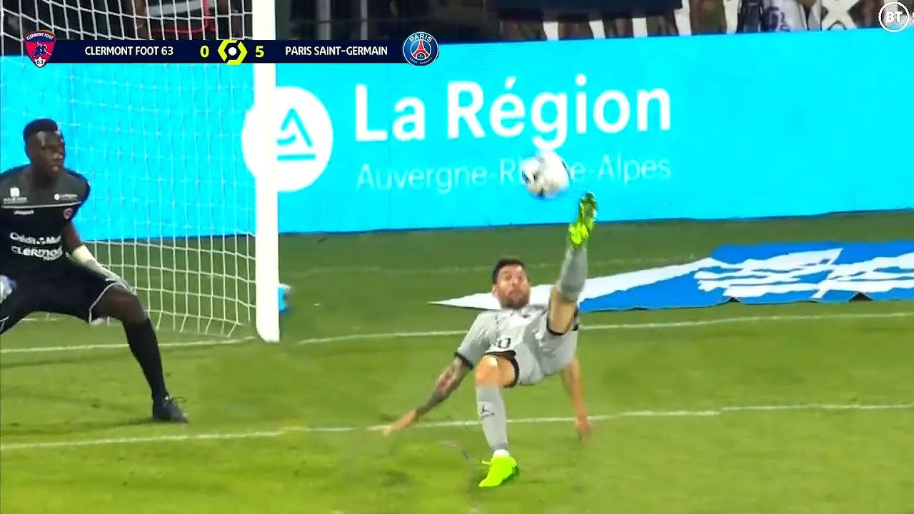 Lionel Messi vs Clermont ( Crazy Bicycle Goal ) ||