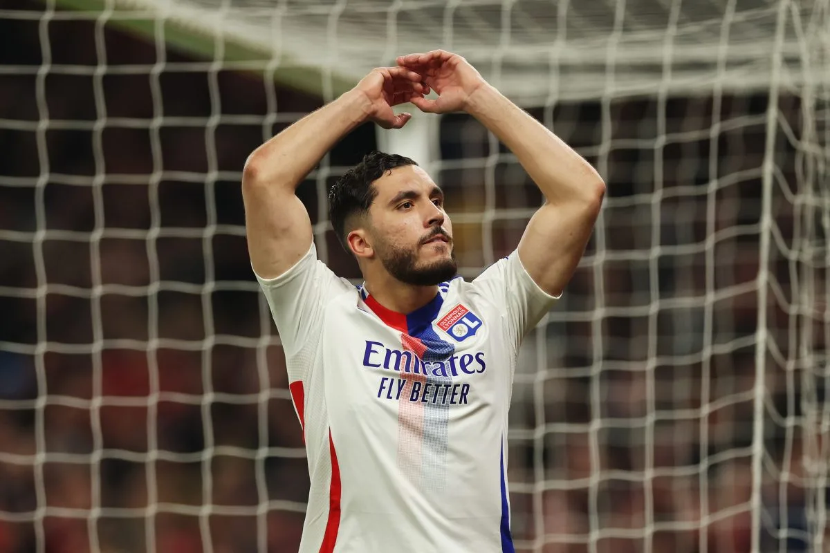 Rayan Cherki de Lyon gagne les comparaisons Lionel Messi et Mesut Özil