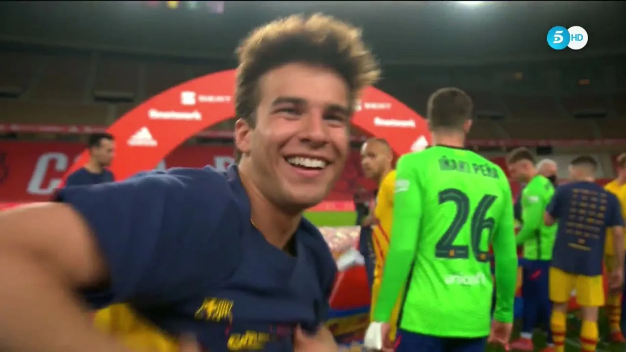Leo Messi levanta la Copa del Rey!!