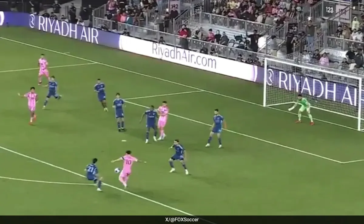 La volée scintillante de Lionel Messi pour Inter Miami fait que le monde du football va wow. Montre