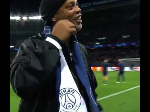 Ronaldinho meets Messi since years ago @Leo Messi