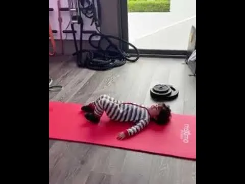 Lionel Messi and his son Ciro exercise at home | Stay at