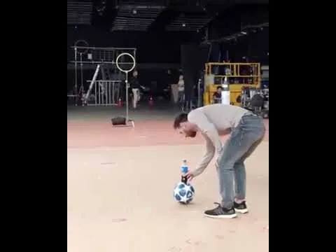 Lionel Messi Water Bottle Flip Challenge ● Messi Class ●