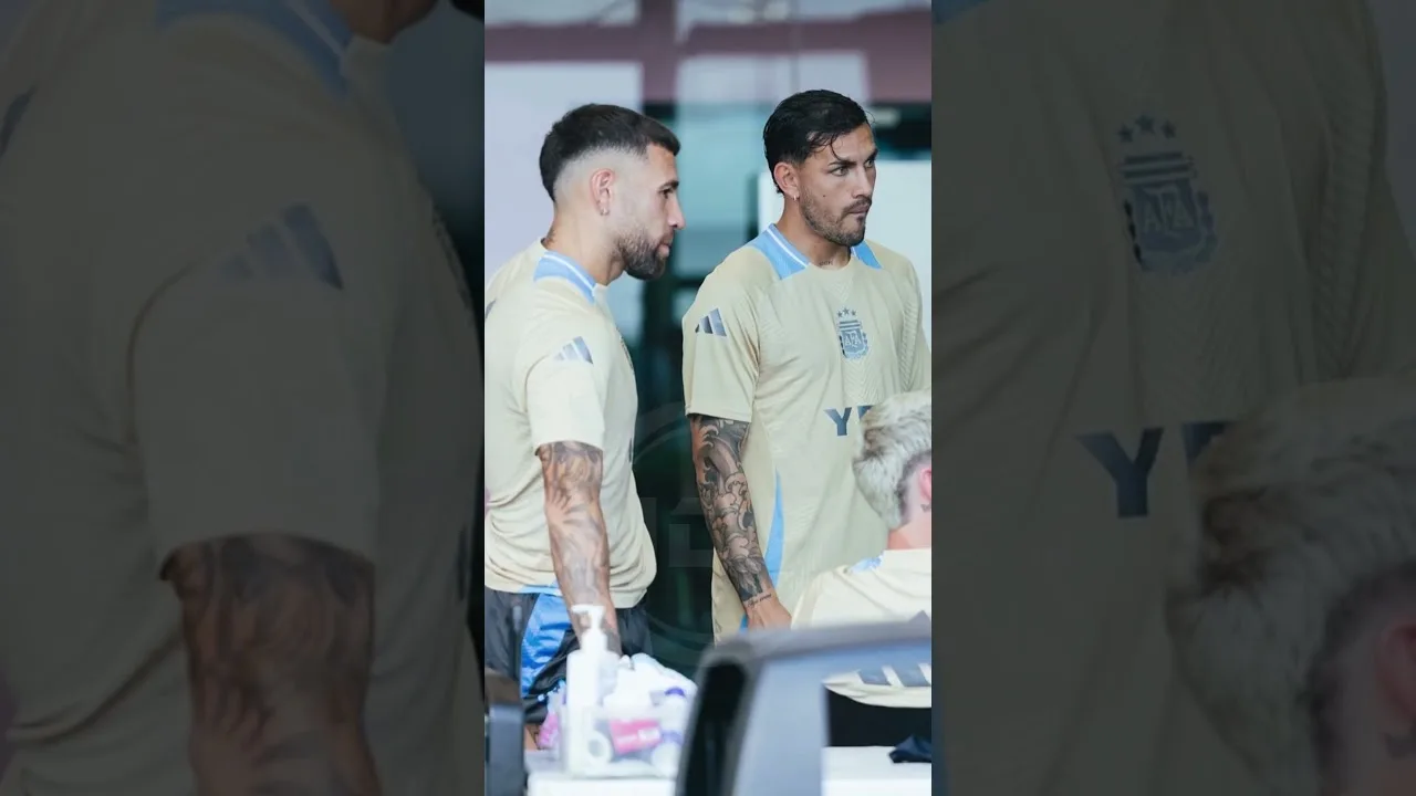 Il a vendu des Alfajores aux feux tricolores et maintenant il joue avec Leo Messi 😱 #lautarorivero #rivero #leomessi