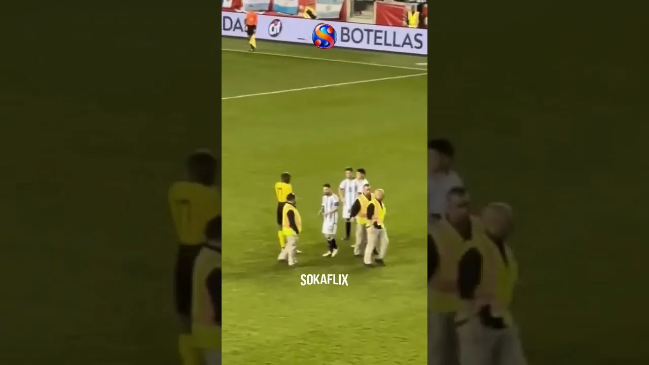 Lionel Messi sign autograph on a pitch invader back before