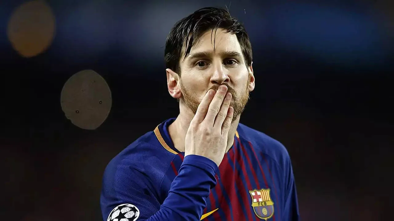 ‘Lionel Messi a salué les joueurs d’une manière étrange … embrassée à chaque fois …’