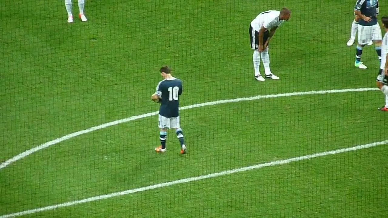Lionel Messi verschießt Elfmeter – Deutschland : Argentinien