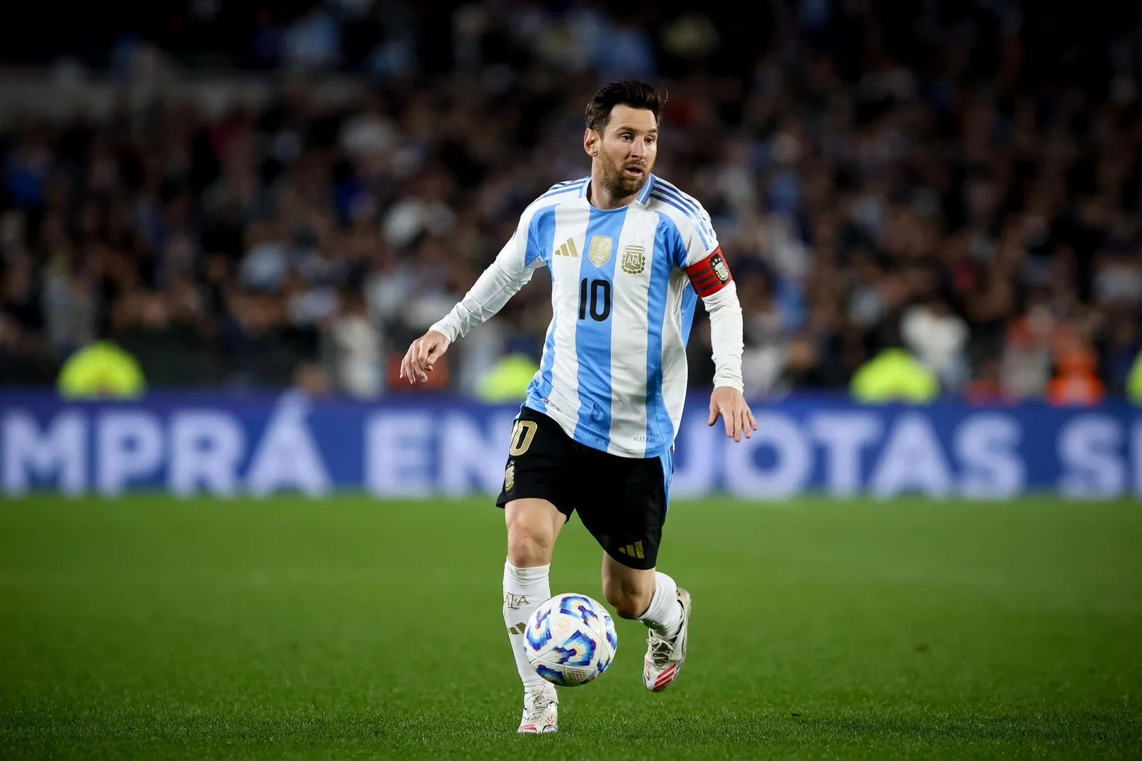 Lionel Messi, Patrick Mahomes échangent l’Argentine autographiée, Chiefs Jerseys en photo